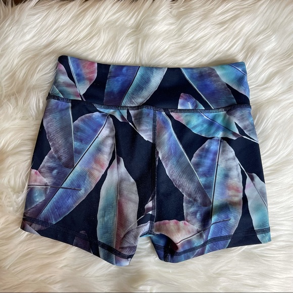 LIVE LOVE DREAM 🌴 🍌 tropical banana leaf athletic shorts S - Picture 2 of 6